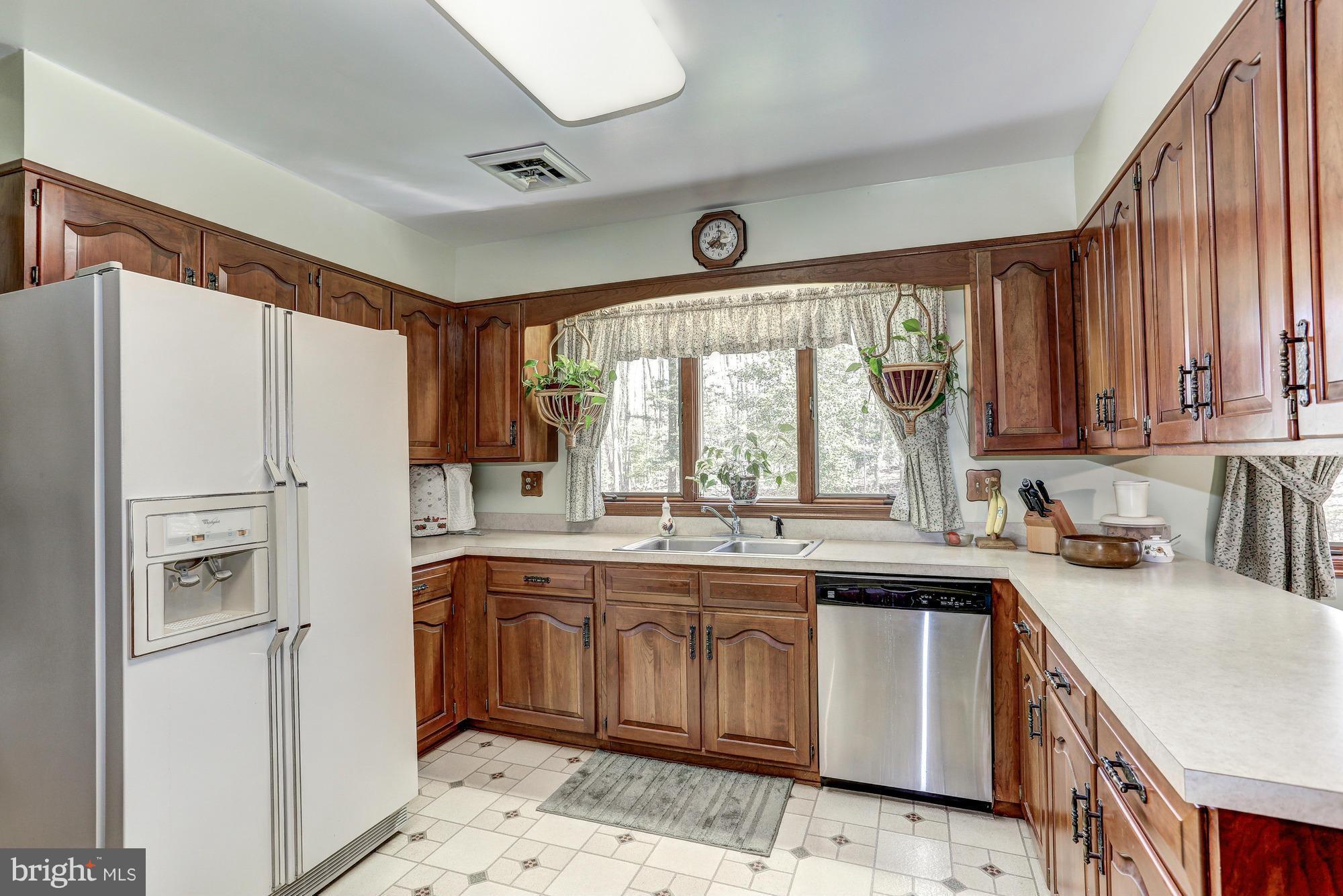 11808 Valley Road Fairfax, VA 22033 - Photo 9 of 26 Kitchen