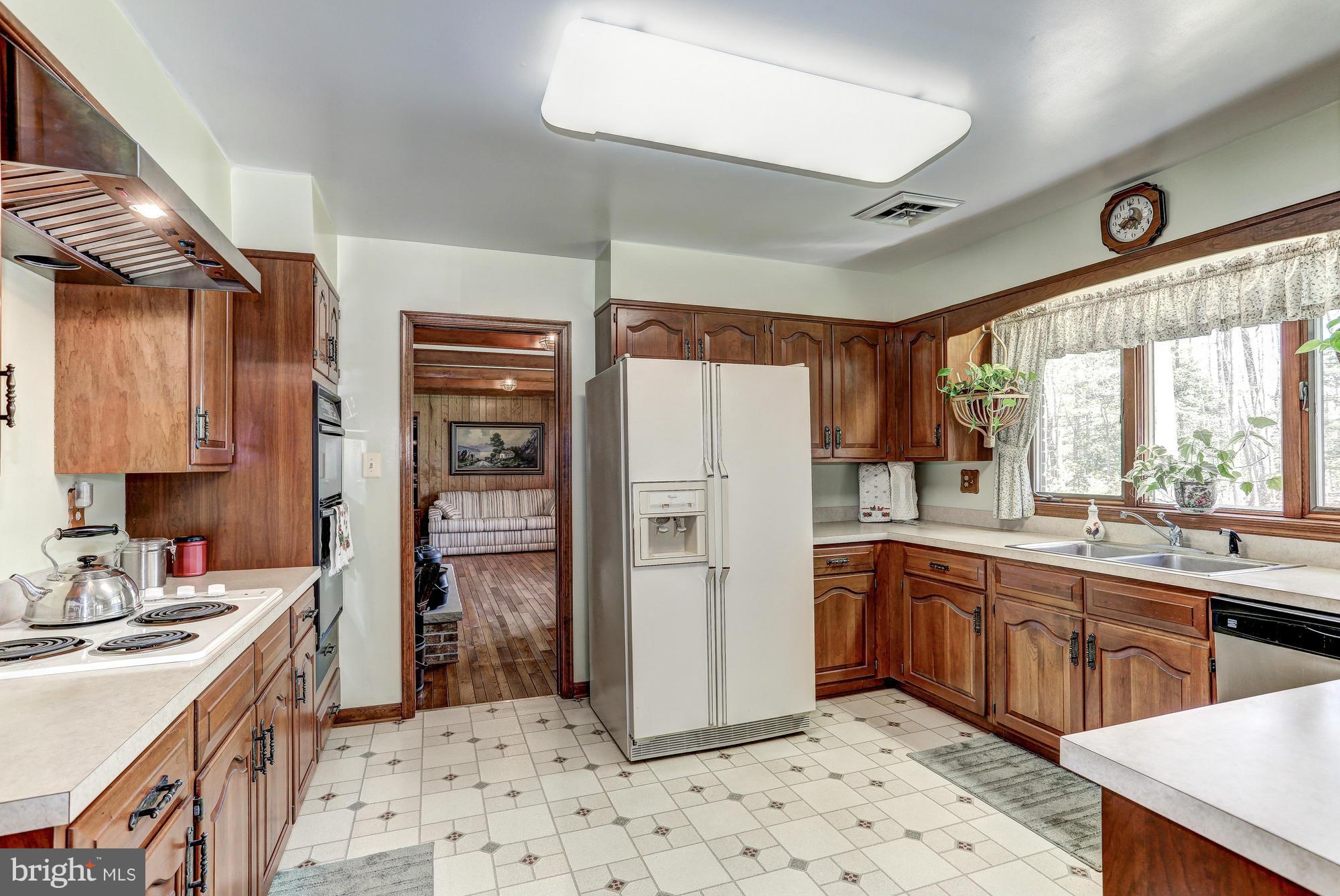 11808 Valley Road Fairfax, VA 22033 - Photo 10 of 26 Kitchen