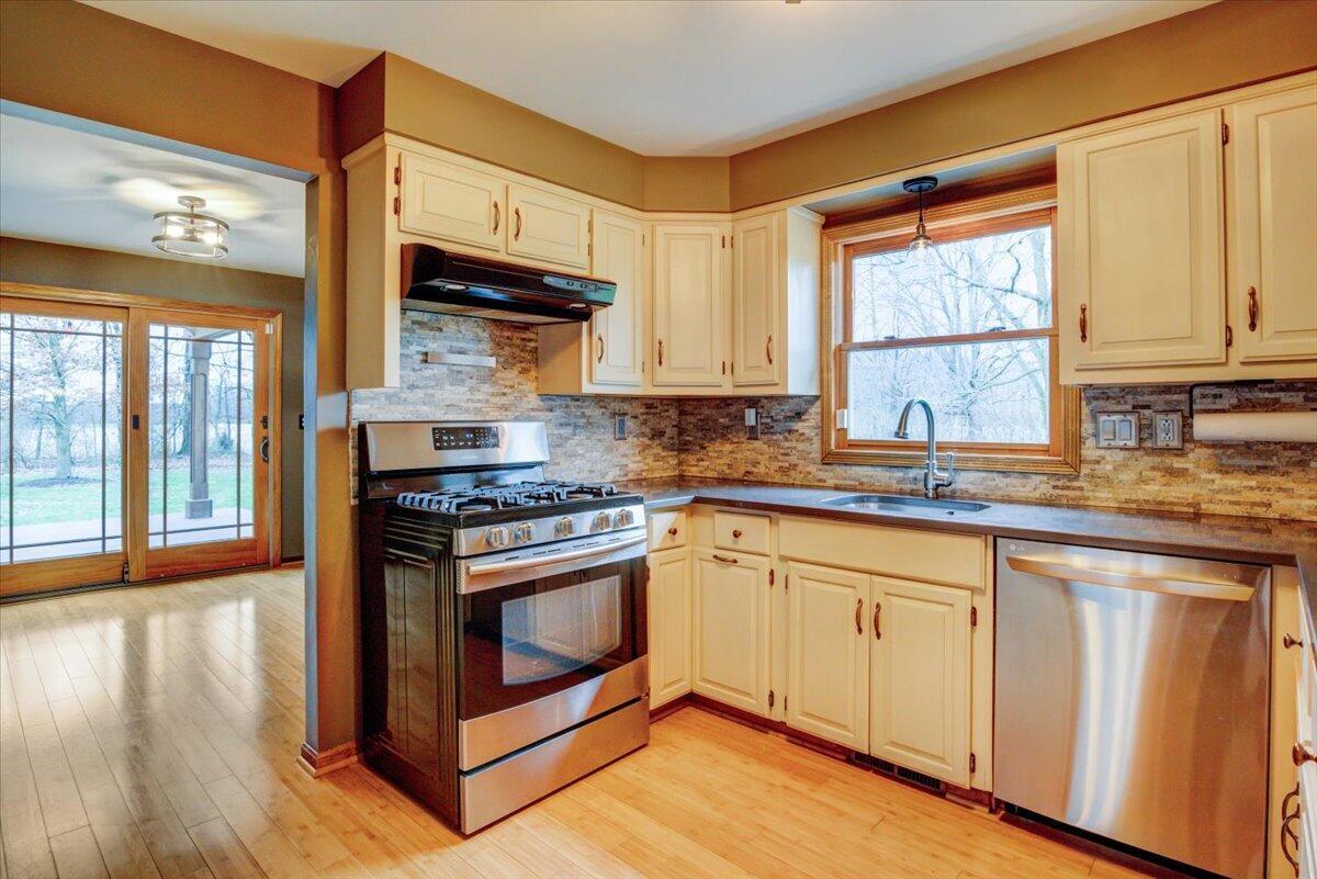 2584 Hollenback Road Lewis Center, OH 43035 - Photo 10 of 34 Kitchen