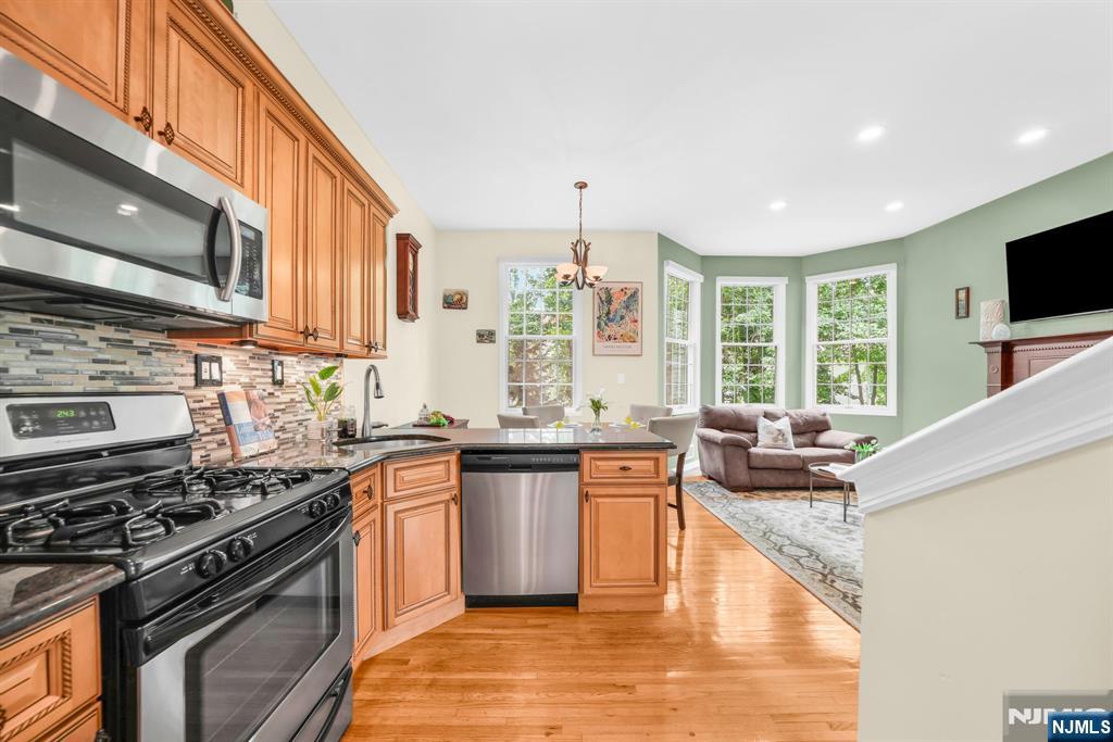 15 Nuthatcher Court Wayne, NJ 07470 - Photo 9 of 34