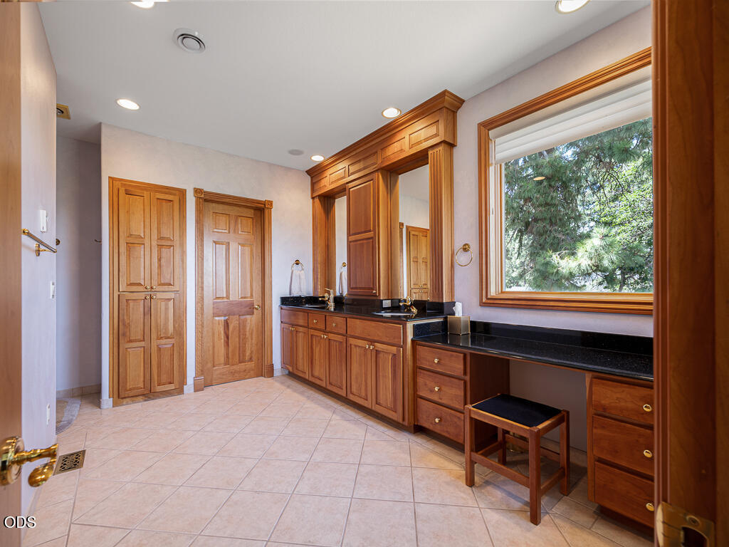 11707 Kestrel Road Klamath Falls, OR 97601 - Photo 26 of 65