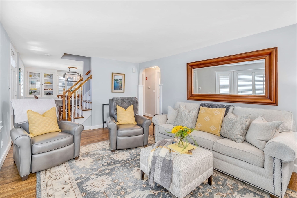 102 Pilgrim Road Concord, MA 01742 - Photo 3 of 18 Gallery Image 3