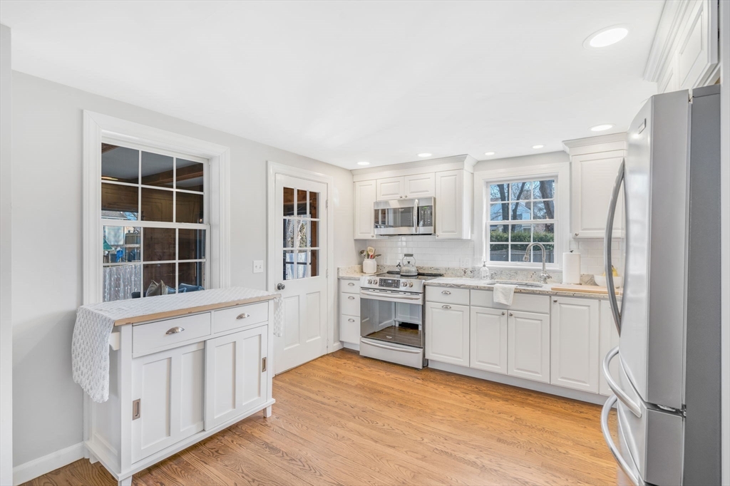 102 Pilgrim Road Concord, MA 01742 - Photo 6 of 18 Gallery Image 6