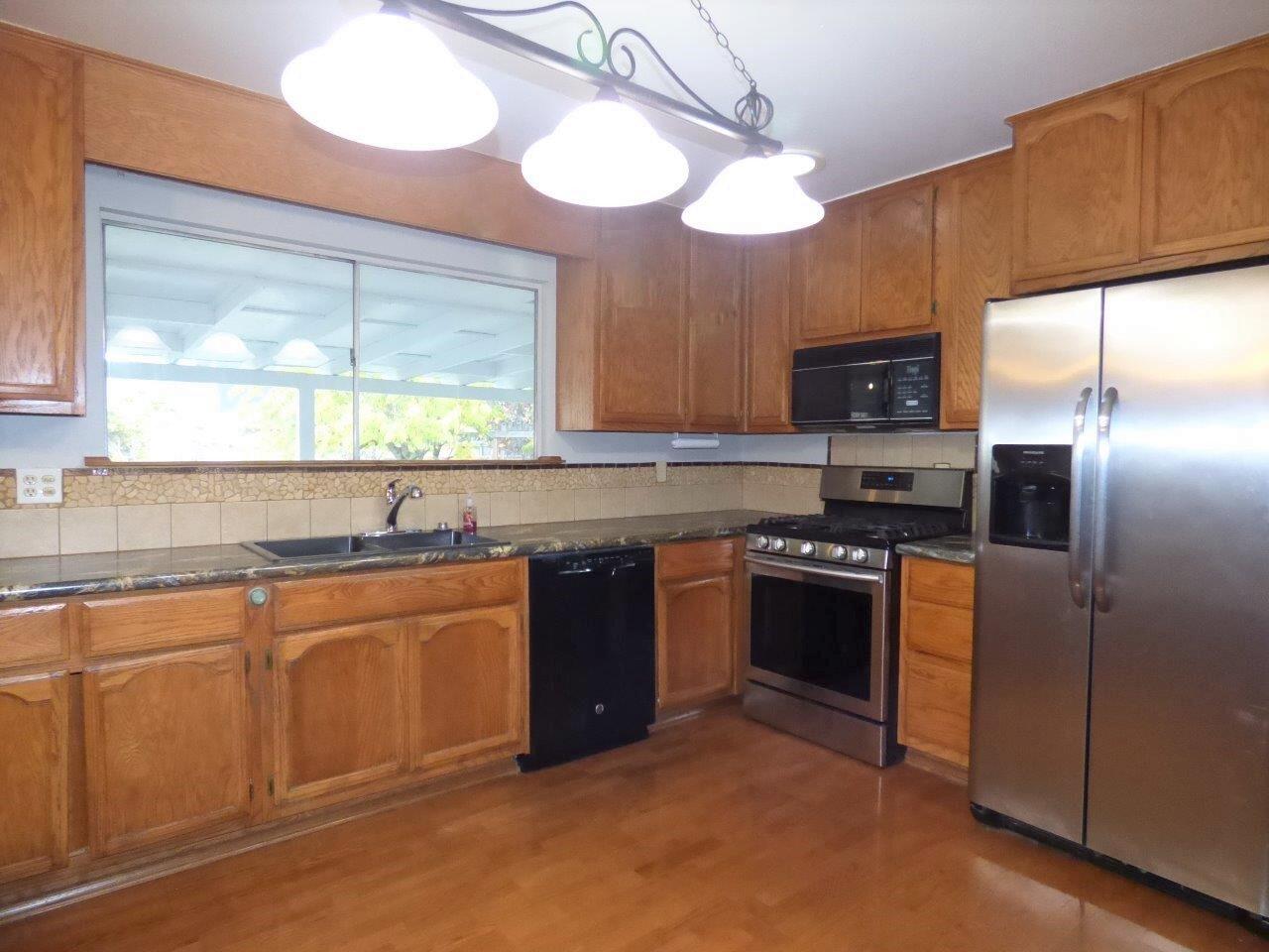 822 West Harbeck Road Grants Pass, OR 97527 - Photo 16 of 40 Kitchen 2