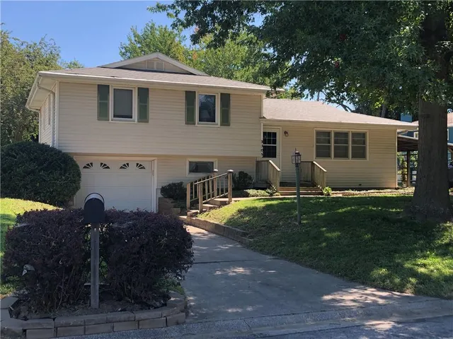 $235,000 | 3305 South 33rd Terrace, St. Joseph, MO 64503