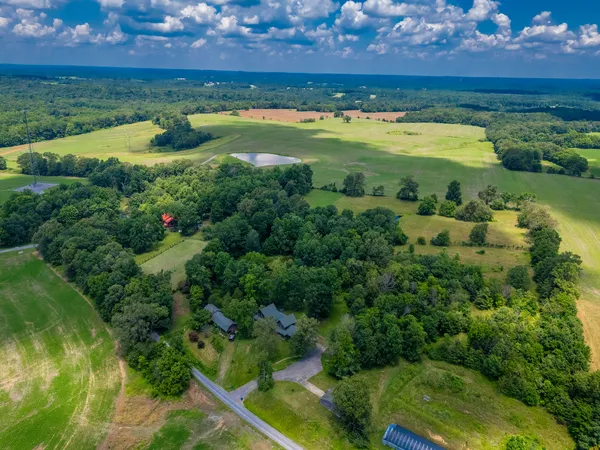 $440,000 | 690 Ganntown Lane, Grantsburg, IL 62943
