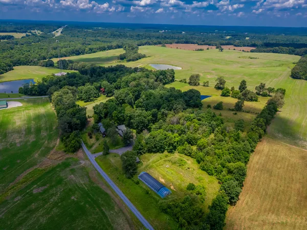 $440,000 | 690 Ganntown Lane, Grantsburg, IL 62943