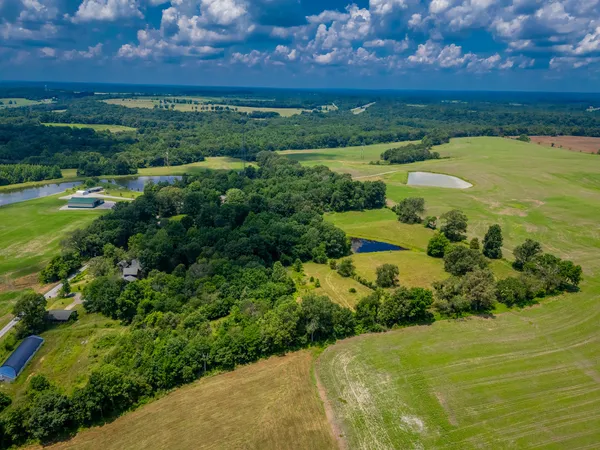 $440,000 | 690 Ganntown Lane, Grantsburg, IL 62943