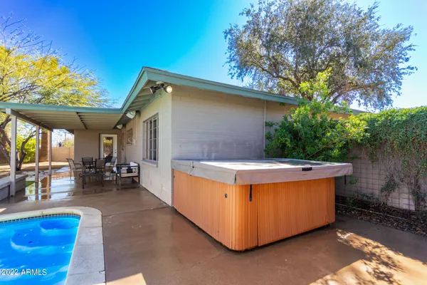 a view of outdoor kitchen outdoor kitchen