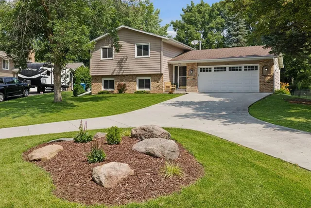 $424,900 | 14410 40th Avenue North, Plymouth, MN 55446