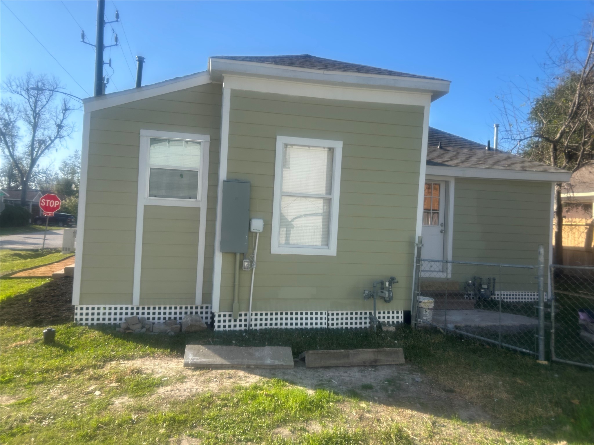 602 Cordell Street Houston, TX 77009 - Photo 12 of 13 a view of a house with a yard