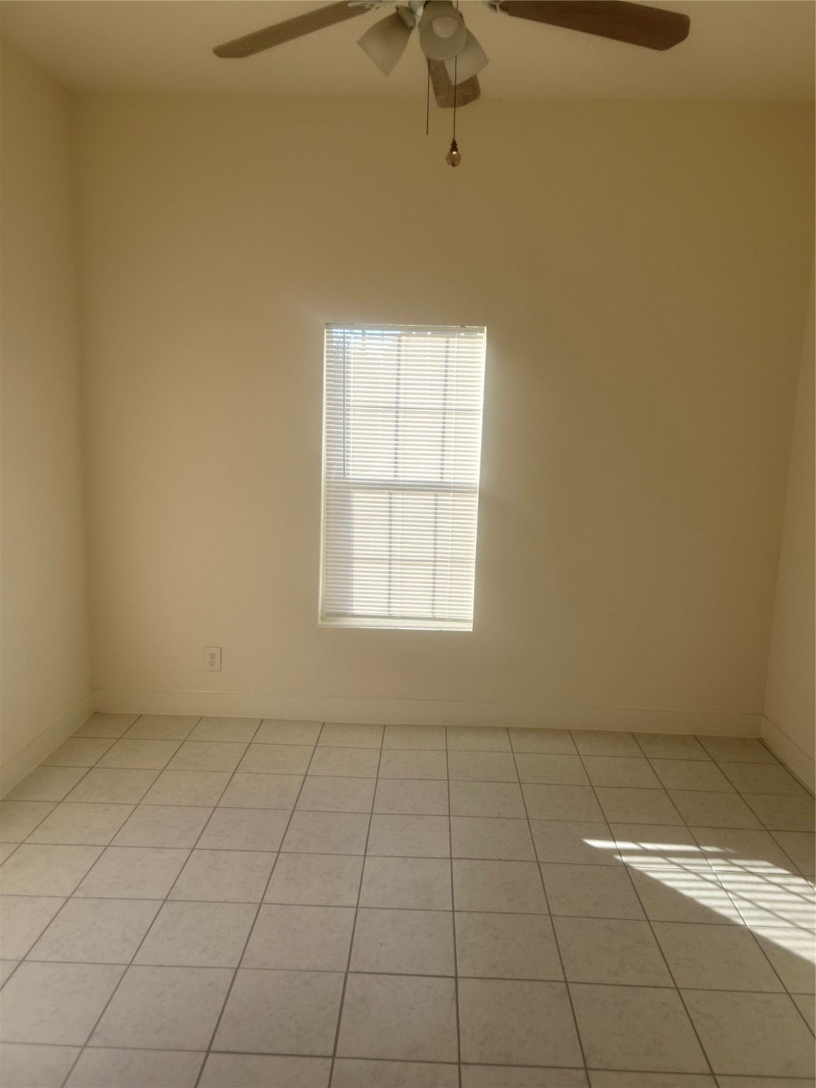 602 Cordell Street Houston, TX 77009 - Photo 6 of 13 a view of an empty room with a window
