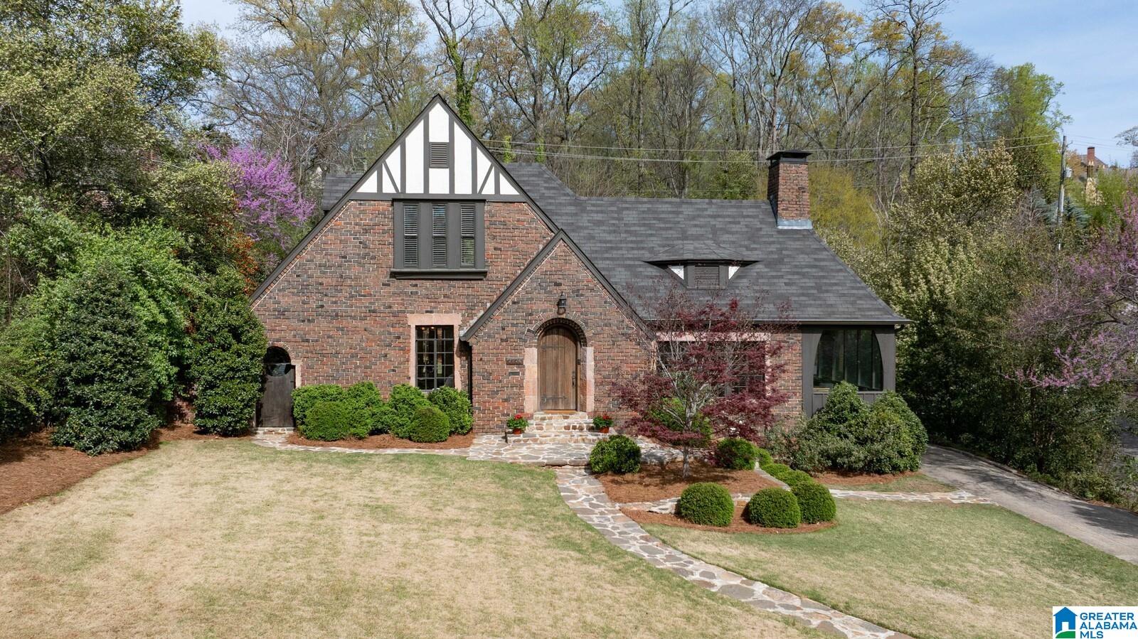 2924 Thornhill Road Birmingham, AL 35213 - Photo 2 of 56