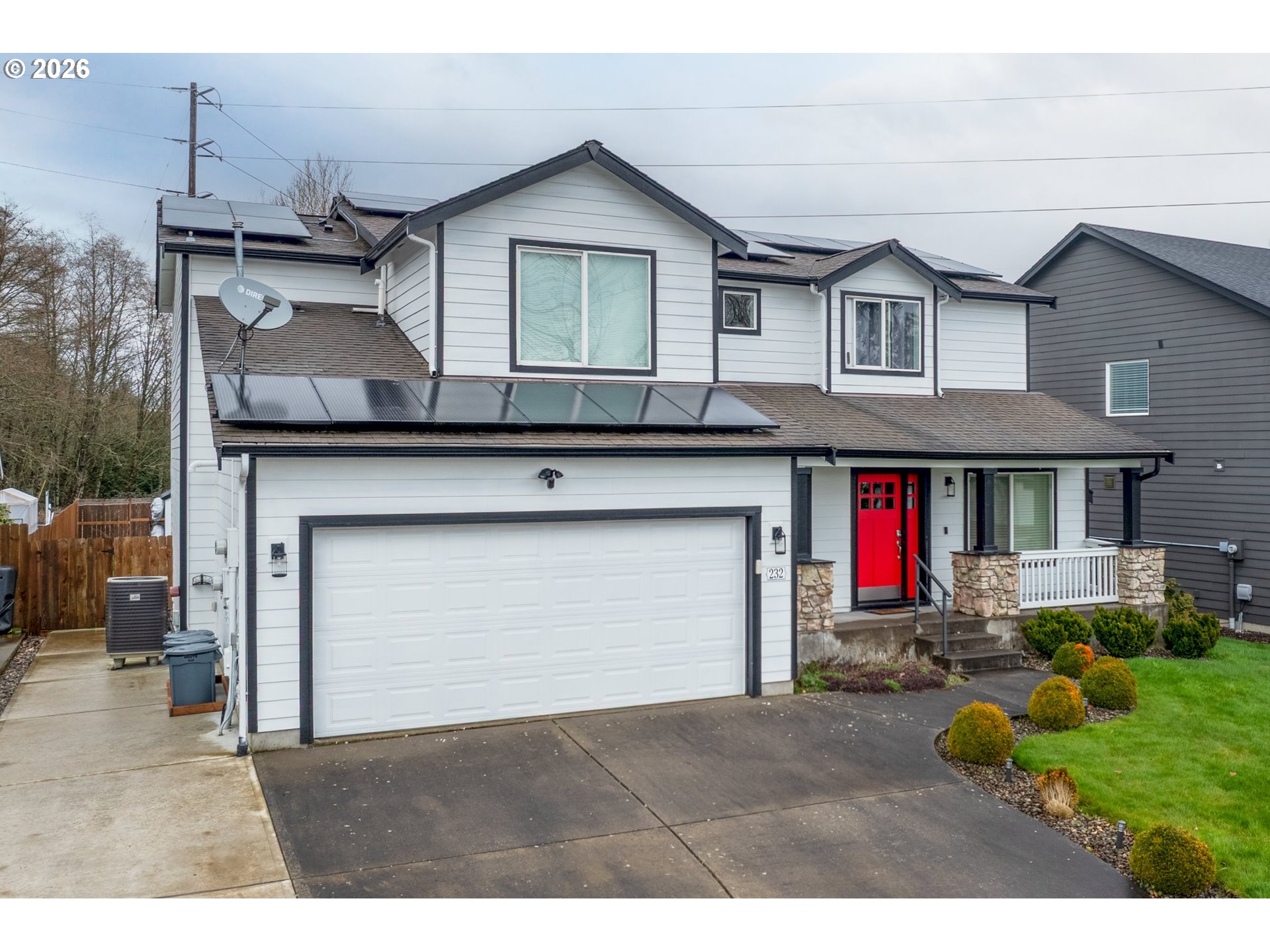 232 Shoreview Drive Kelso, WA 98626 - Photo 2 of 43 a house view with a outdoor space