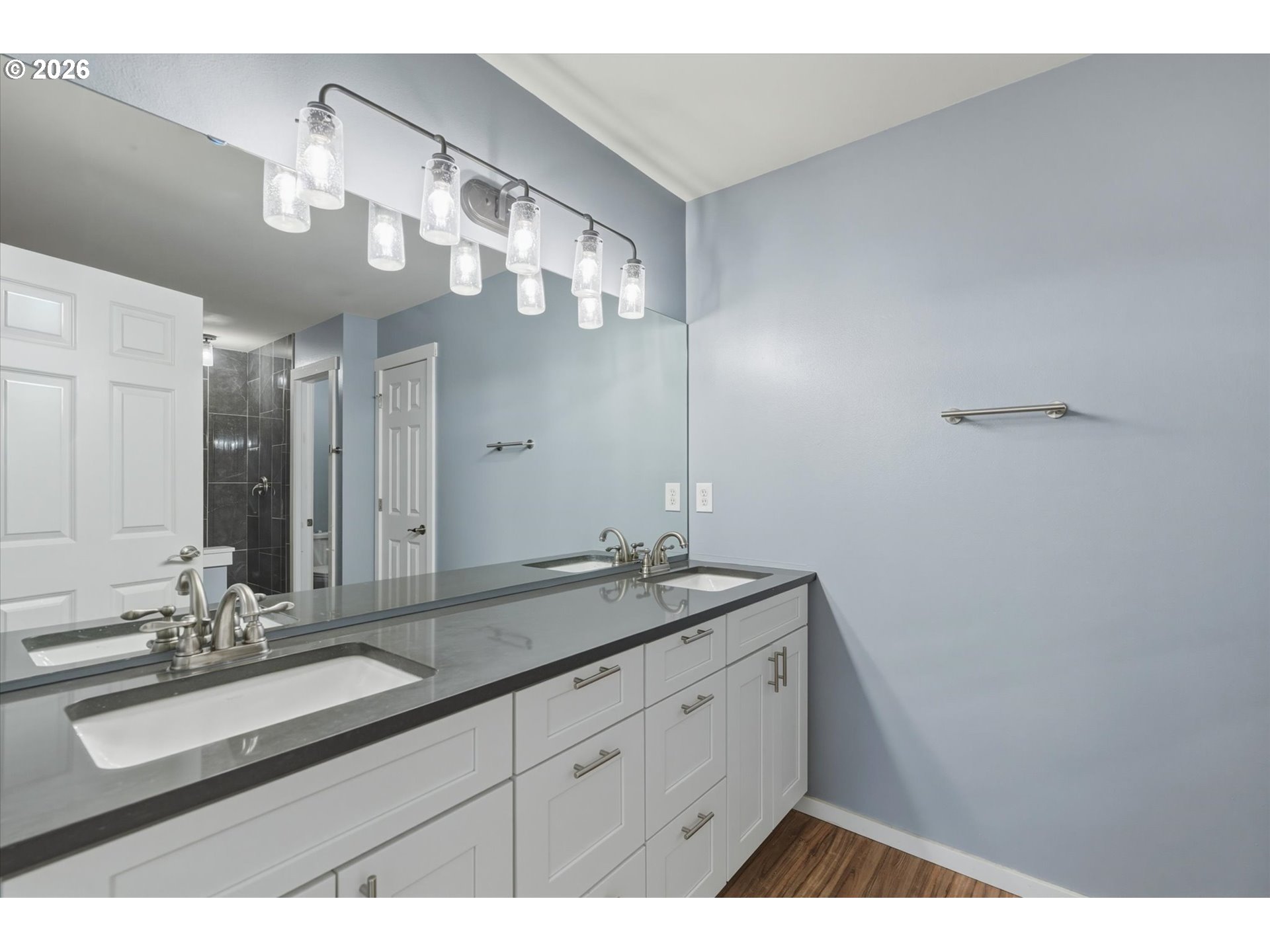 232 Shoreview Drive Kelso, WA 98626 - Photo 24 of 43 a bathroom with a sink and a mirror