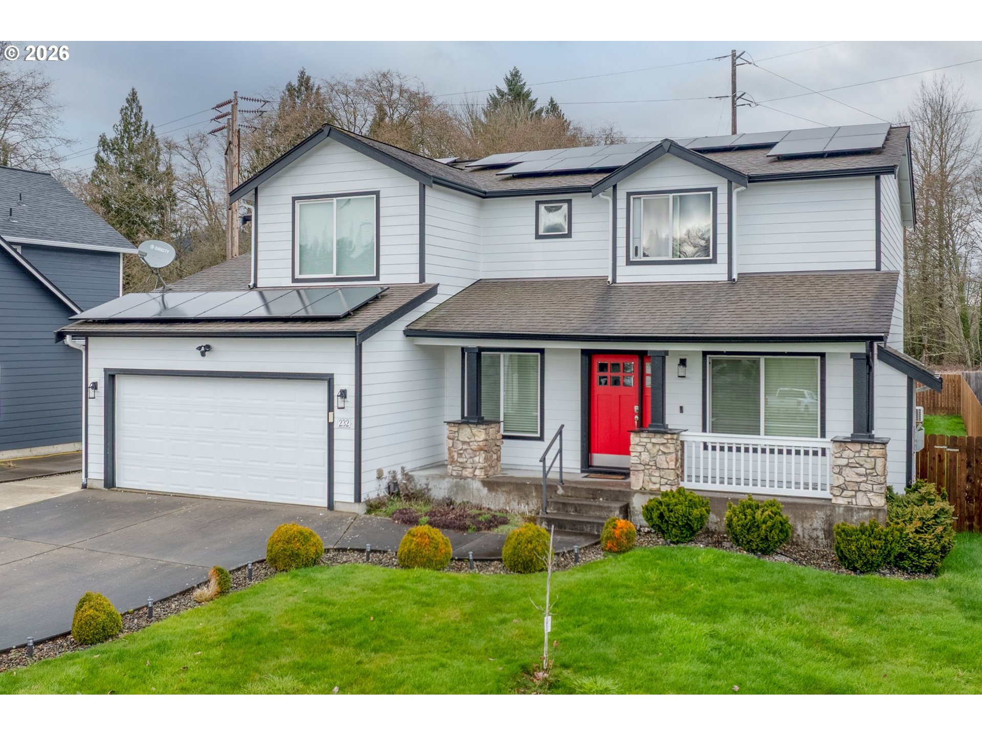 232 Shoreview Drive Kelso, WA 98626 - Photo 3 of 43 a front view of a house with a yard and garage