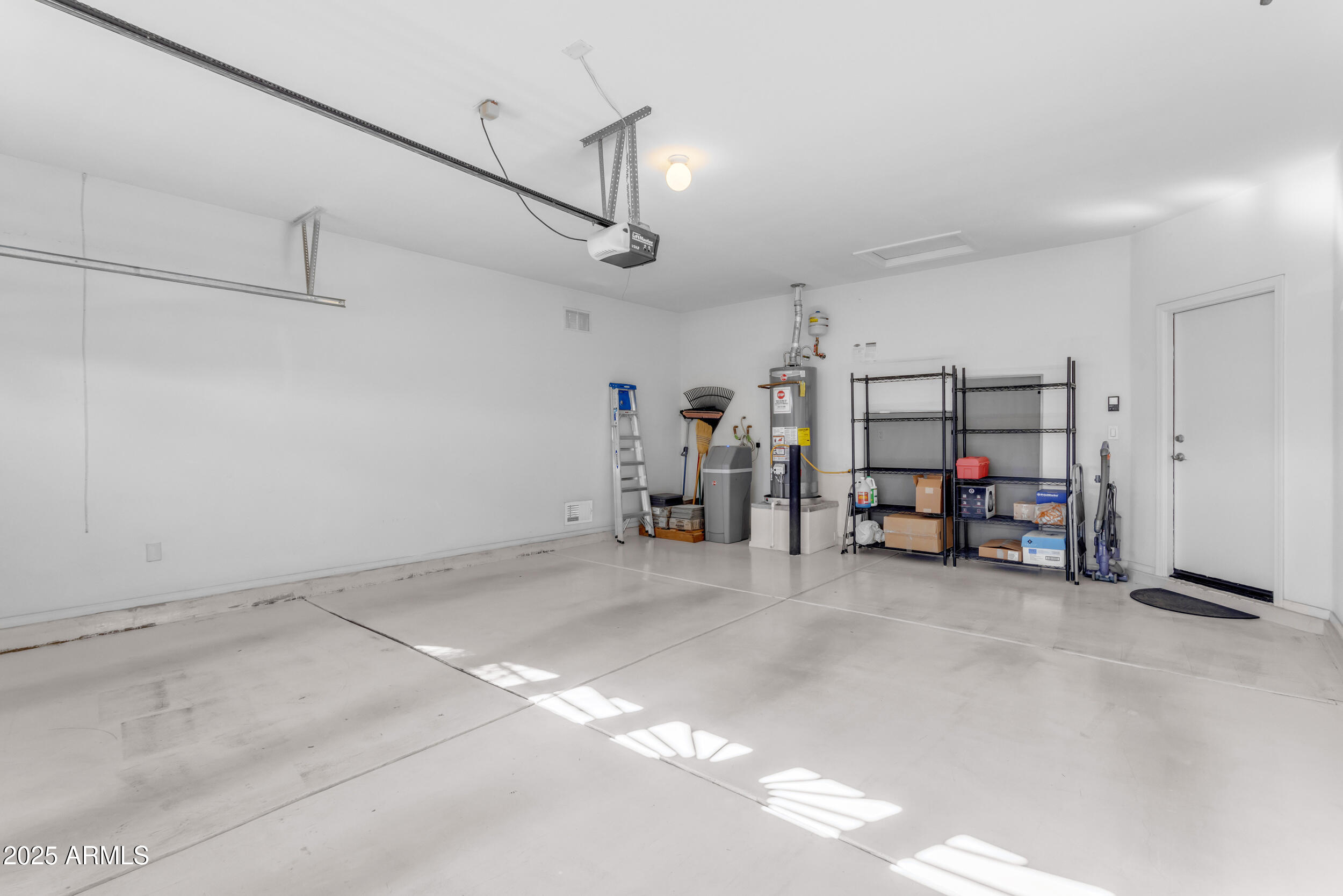 7304 West Beverly Road Laveen, AZ 85339 - Photo 36 of 52 Garage