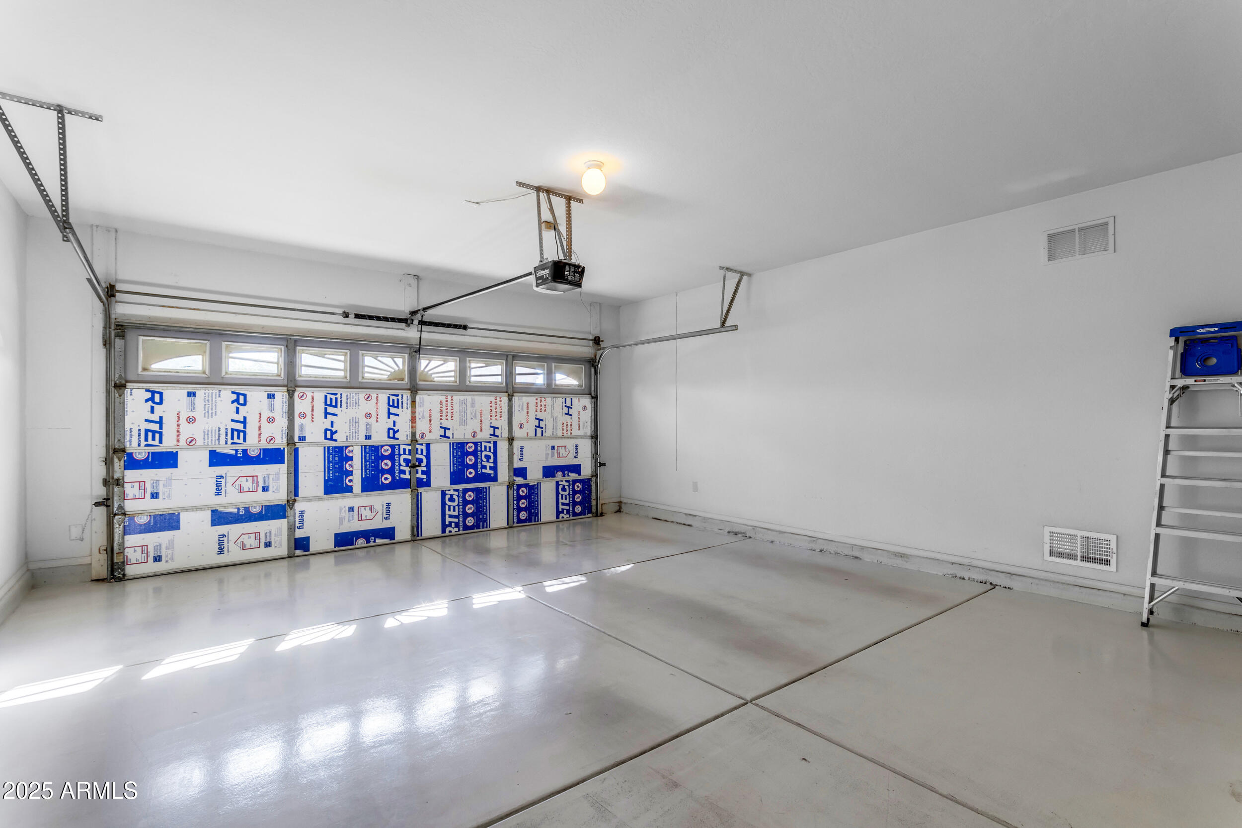 7304 West Beverly Road Laveen, AZ 85339 - Photo 37 of 52 Garage