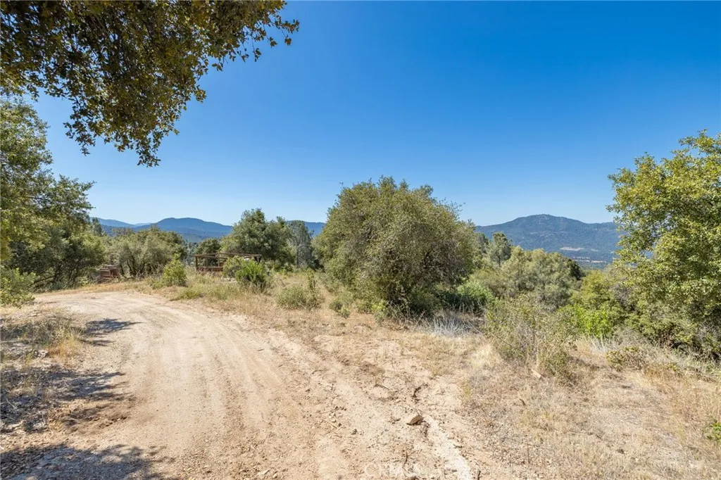 49 Old Yosemite Road Oakhurst, CA 93644 - Photo 21 of 41