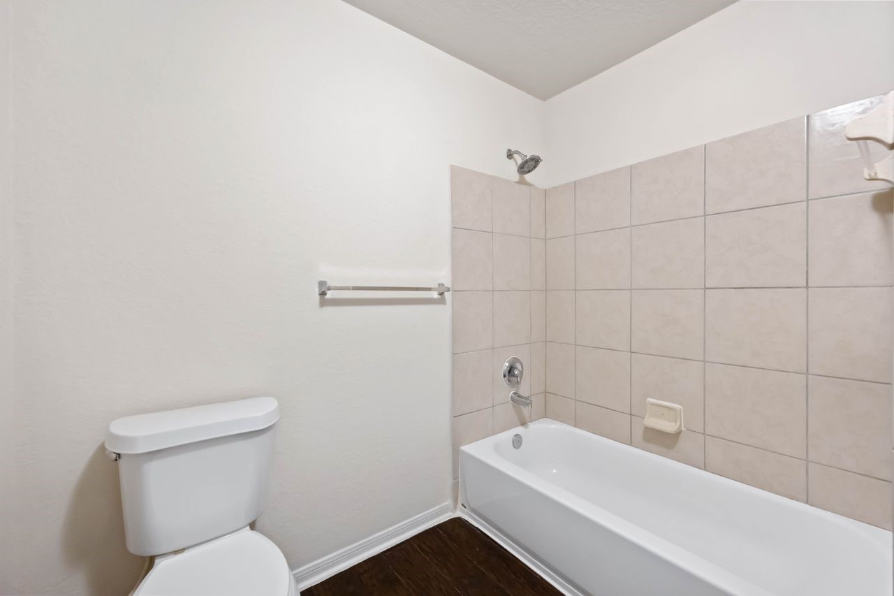 7126 Fox Scene Drive Humble, TX 77338 - Photo 24 of 33 2nd bathroom