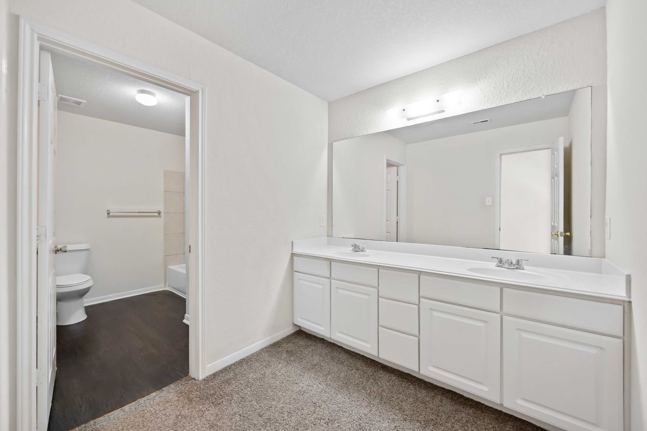 7126 Fox Scene Drive Humble, TX 77338 - Photo 25 of 33 2nd bathroom