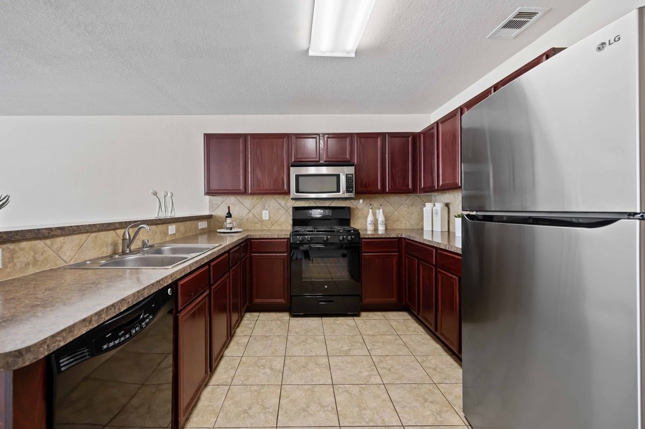 7126 Fox Scene Drive Humble, TX 77338 - Photo 8 of 33 Kitchen including Refrigerator