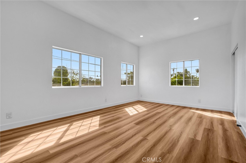 1200 South Castlegate Avenue Compton, CA 90221 - Photo 25 of 39 a view of an empty room and window