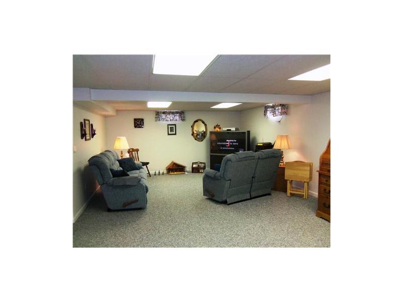 478 Rte 422 Butler, PA 16002 - Photo 12 of 16 Family Room.