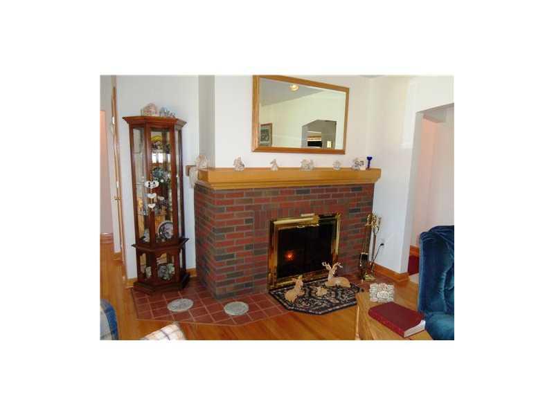 478 Rte 422 Butler, PA 16002 - Photo 13 of 16 Living Room.