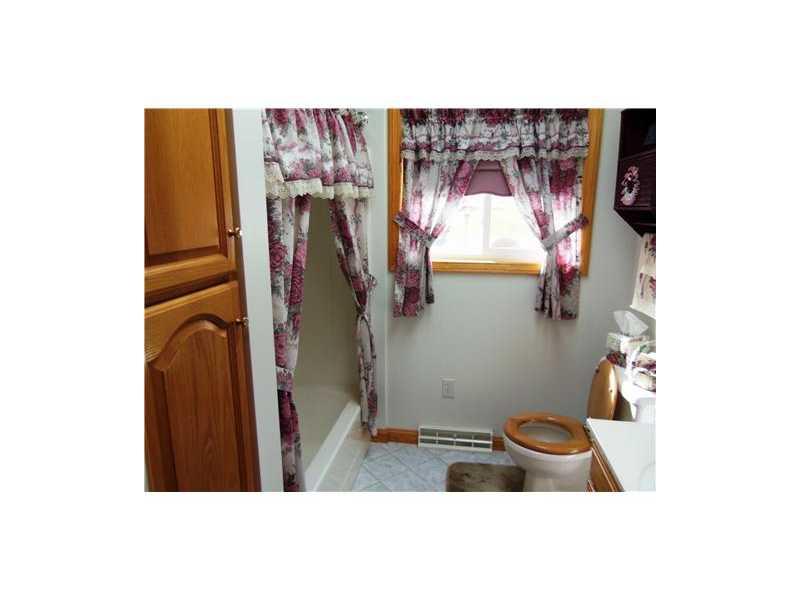 478 Rte 422 Butler, PA 16002 - Photo 5 of 16 Full Bath.