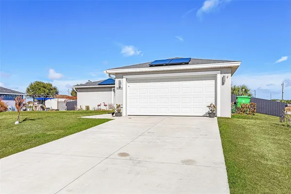 $320,000 | 9032 Meadow Circle, LaBelle, FL 33935