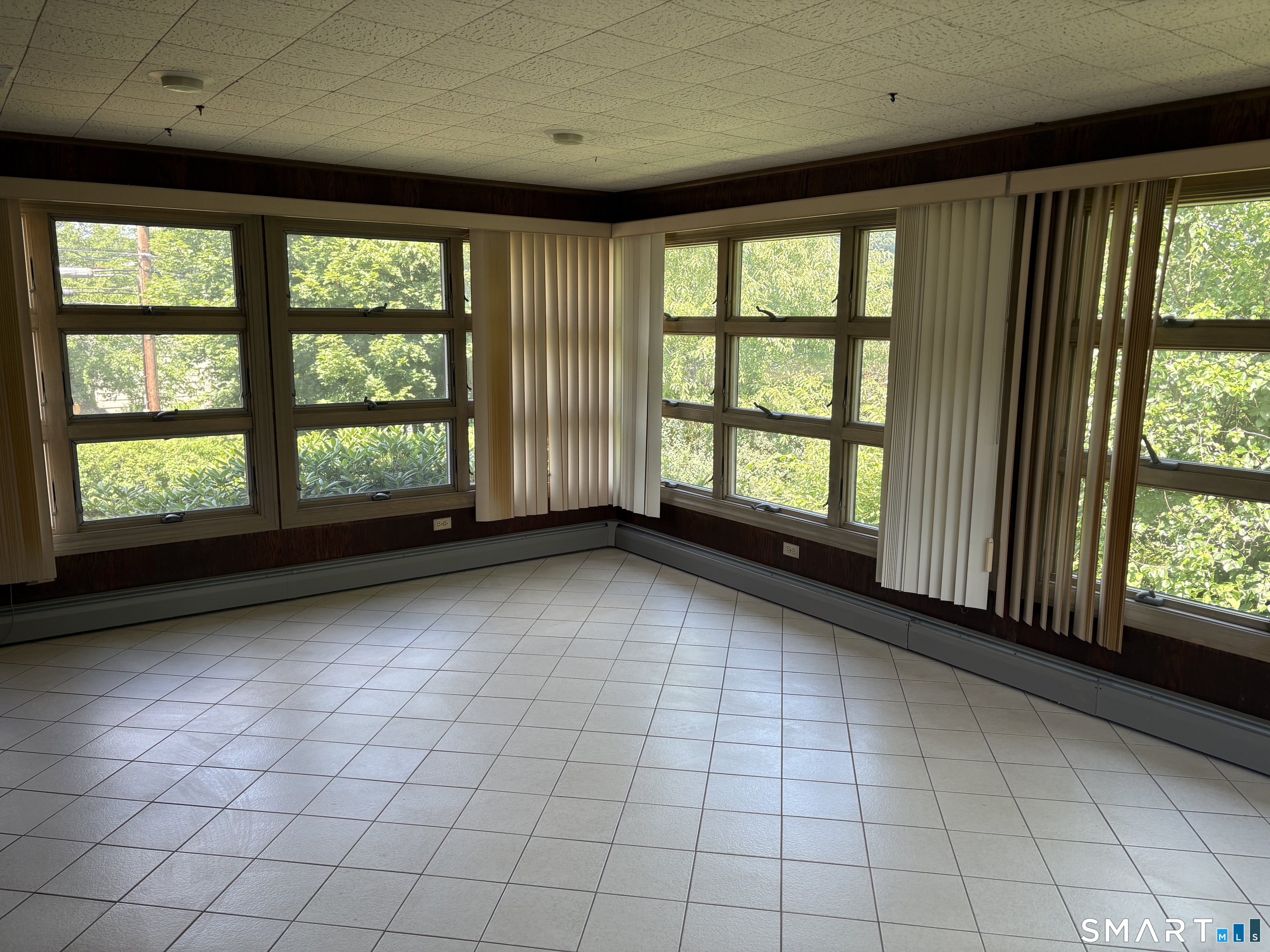 18 Four Rod Road Hamden, CT 06514 - Photo 3 of 22