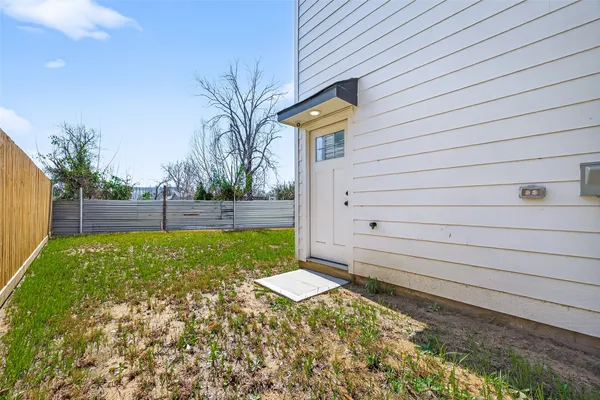 a view of a back yard of the house