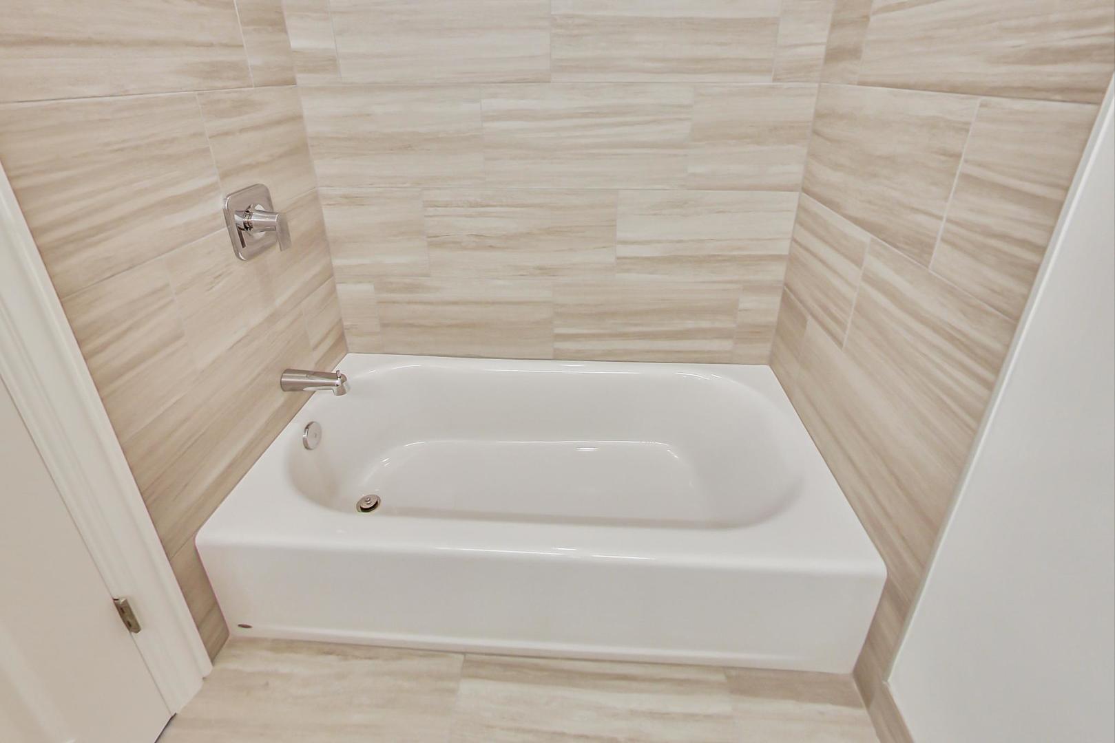 2312 West Ohio Street, Unit 2S Chicago, IL 60612 - Photo 11 of 18 a bathroom with a bathtub