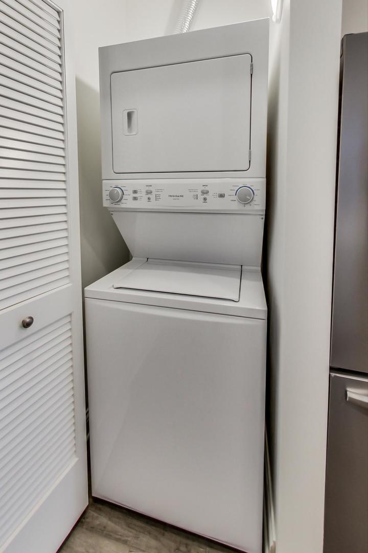 2312 West Ohio Street, Unit 2S Chicago, IL 60612 - Photo 14 of 18 a utility room with dryer and washer