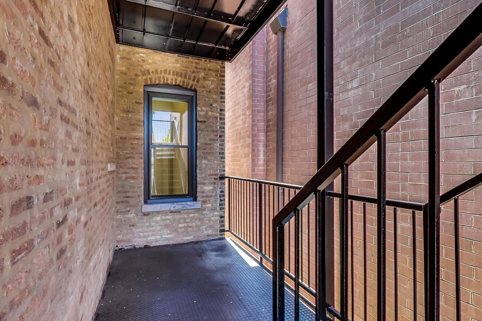 2312 West Ohio Street, Unit 2S Chicago, IL 60612 - Photo 17 of 18 a view of an entryway