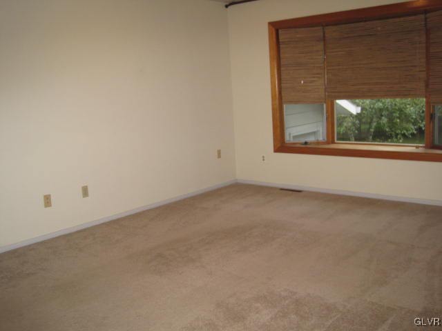 2141 Pinehurst Road Bethlehem, PA 18018 - Photo 4 of 11 Gallery Image 4