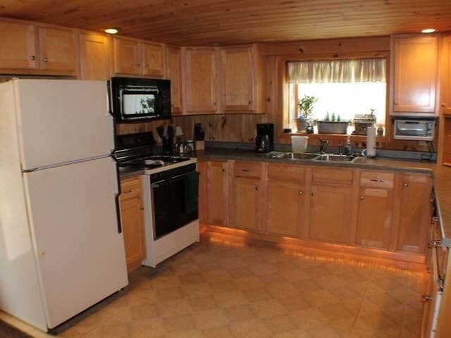 6400 East Big Lake Loop Road Three Lakes, WI 54562 - Photo 5 of 19 Gallery Image 5