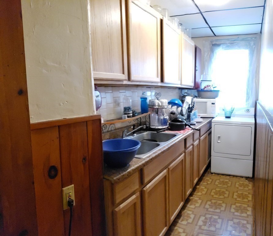 34 Stoneland Road Worcester, MA 01603 - Photo 10 of 27 Gallery Image 10
