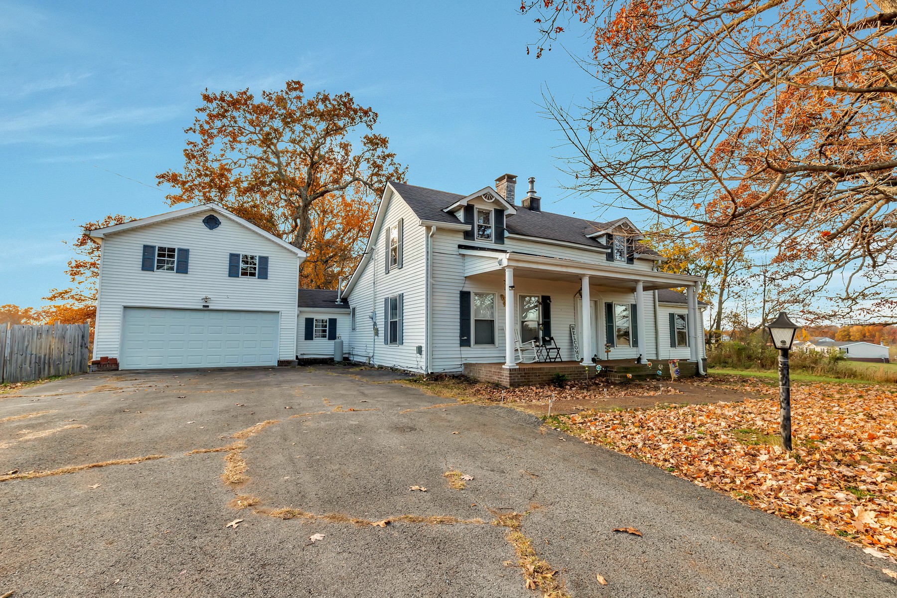 5970 South Lamont Road Springfield, TN 37172 - Photo 1 of 15 a front view of a house with a garden