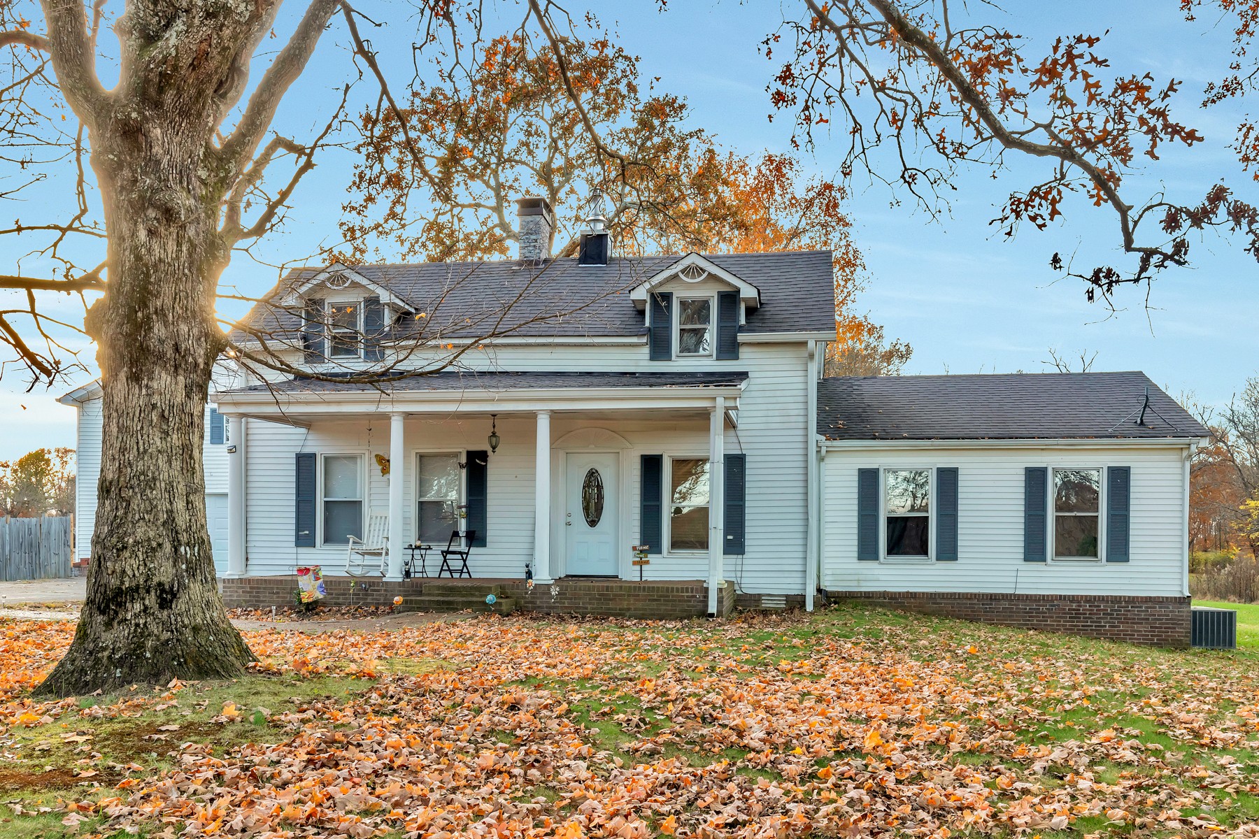 5970 South Lamont Road Springfield, TN 37172 - Photo 2 of 15 front view of a house with a tree