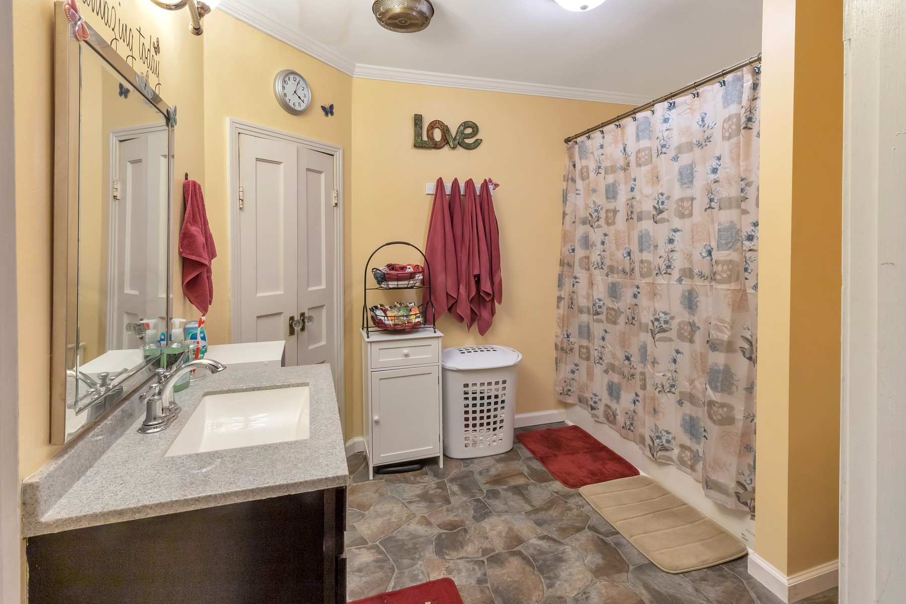 5970 South Lamont Road Springfield, TN 37172 - Photo 9 of 15 a bathroom with a sink and a mirror