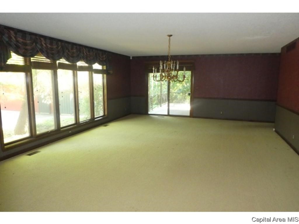 3188 Fair Oaks Drive Decatur, IL 62526 - Photo 4 of 16 Gallery Image 4