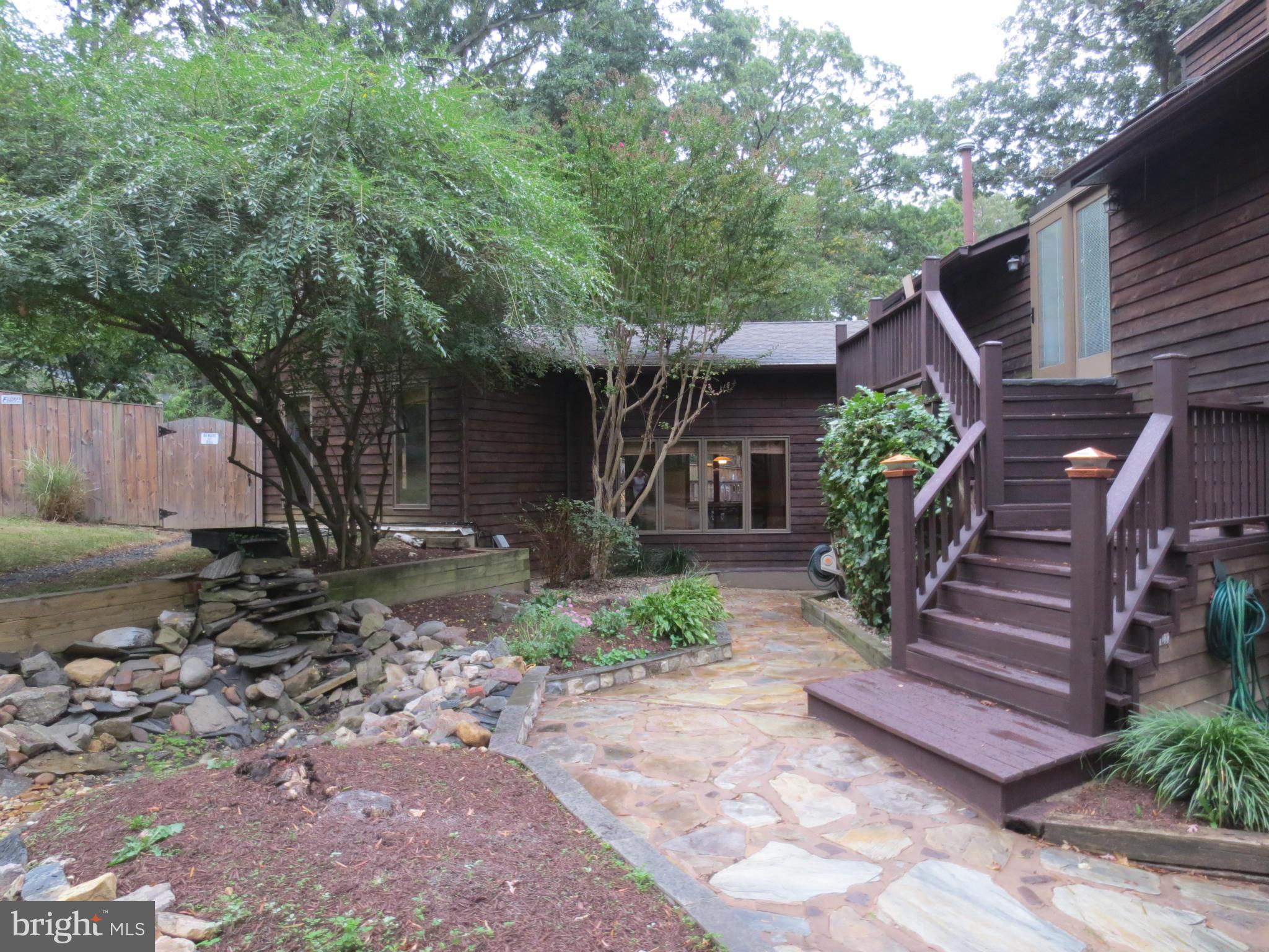1305 Gahant Road Alexandria, VA 22308 - Photo 1 of 30 Exterior (Front)