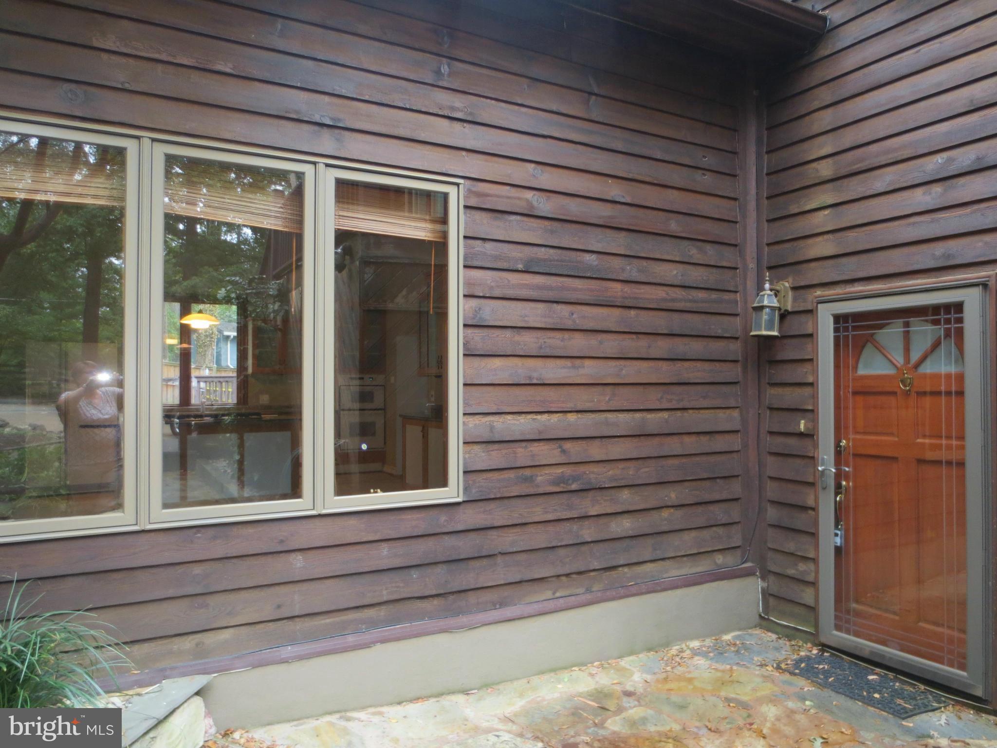 1305 Gahant Road Alexandria, VA 22308 - Photo 2 of 30 Exterior (Front)