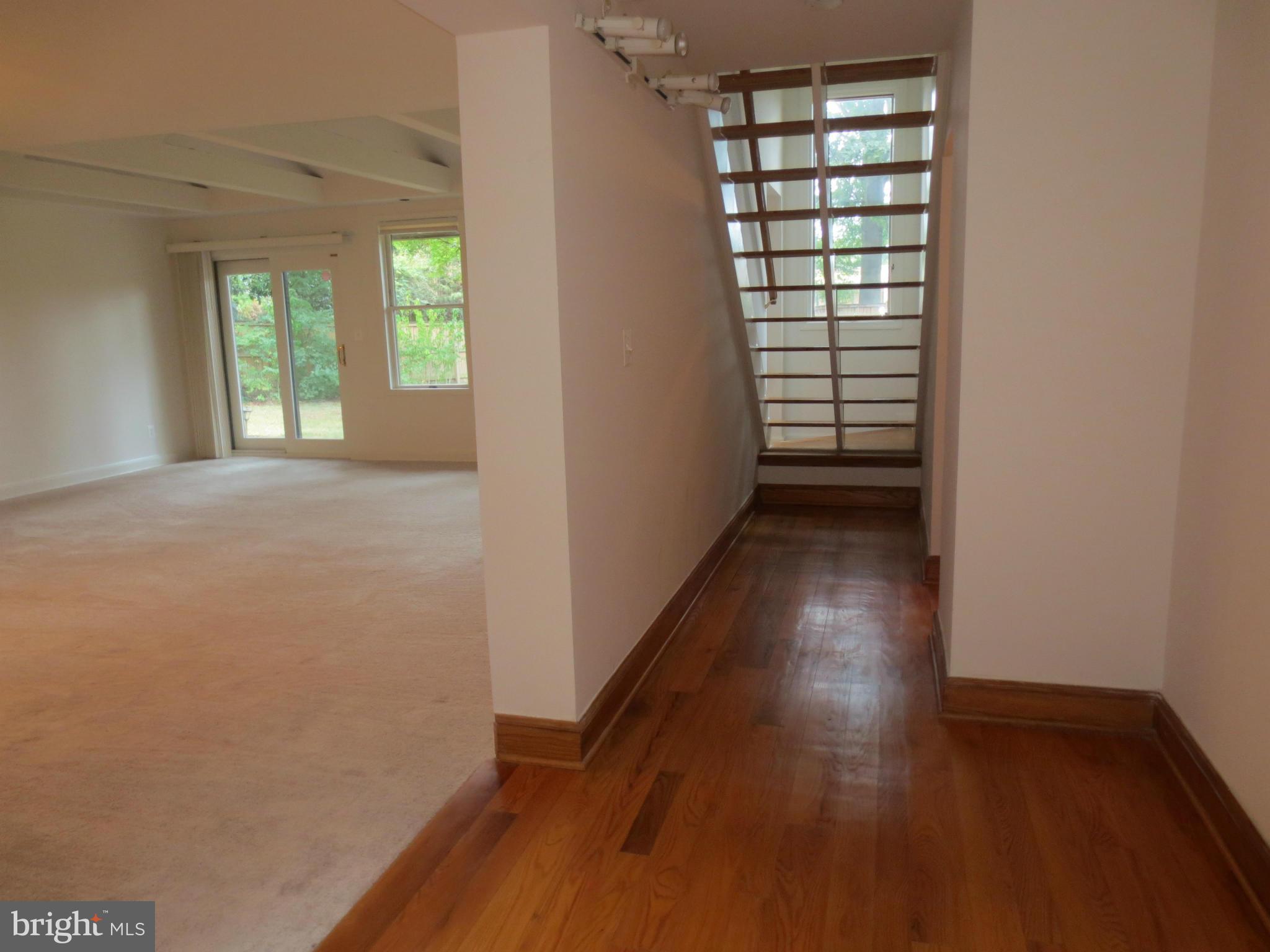 1305 Gahant Road Alexandria, VA 22308 - Photo 5 of 30 Interior (General)
