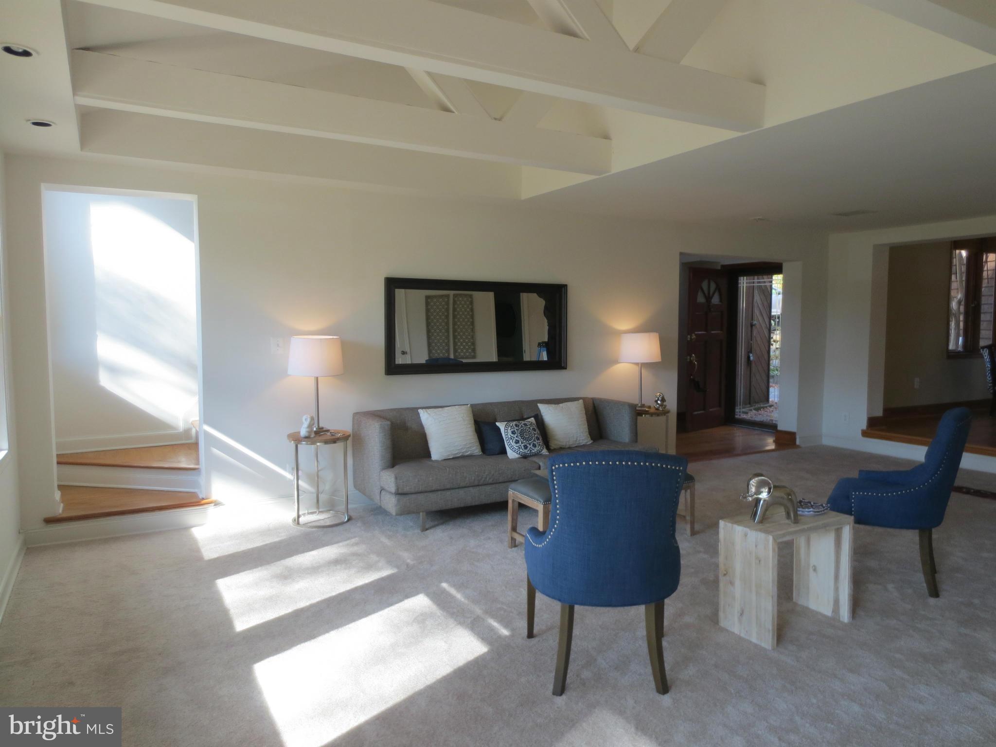 1305 Gahant Road Alexandria, VA 22308 - Photo 9 of 30 Living Room