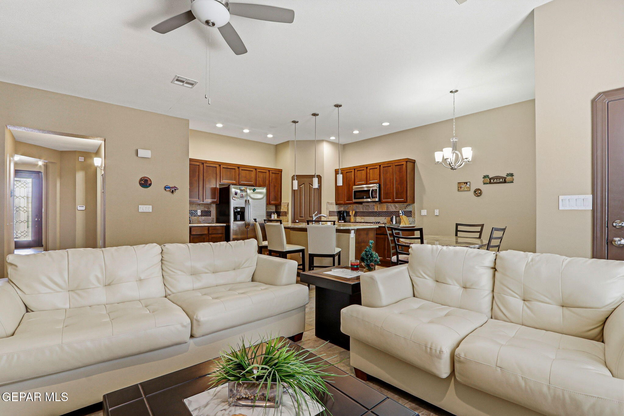 12039 Equestrian Road El Paso, TX 79928 - Photo 15 of 57 Living area