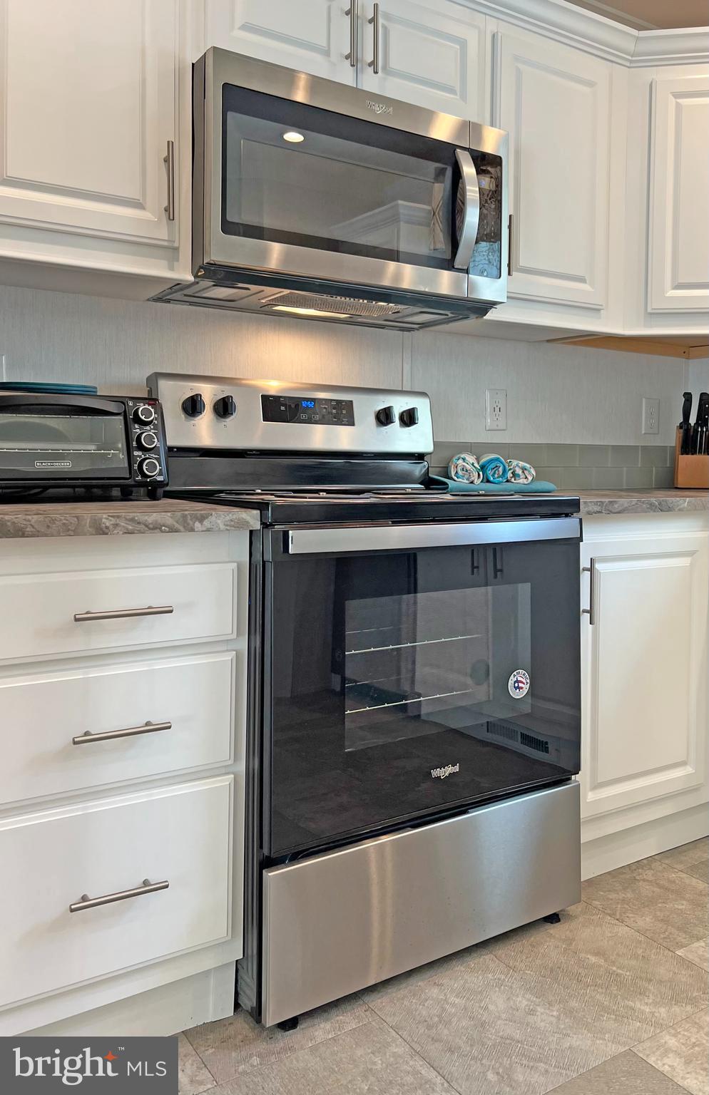 17217 Ridge Line Drive, Unit 72 Lewes, DE 19958 - Photo 8 of 34 Electric Range & Built-In Microwave