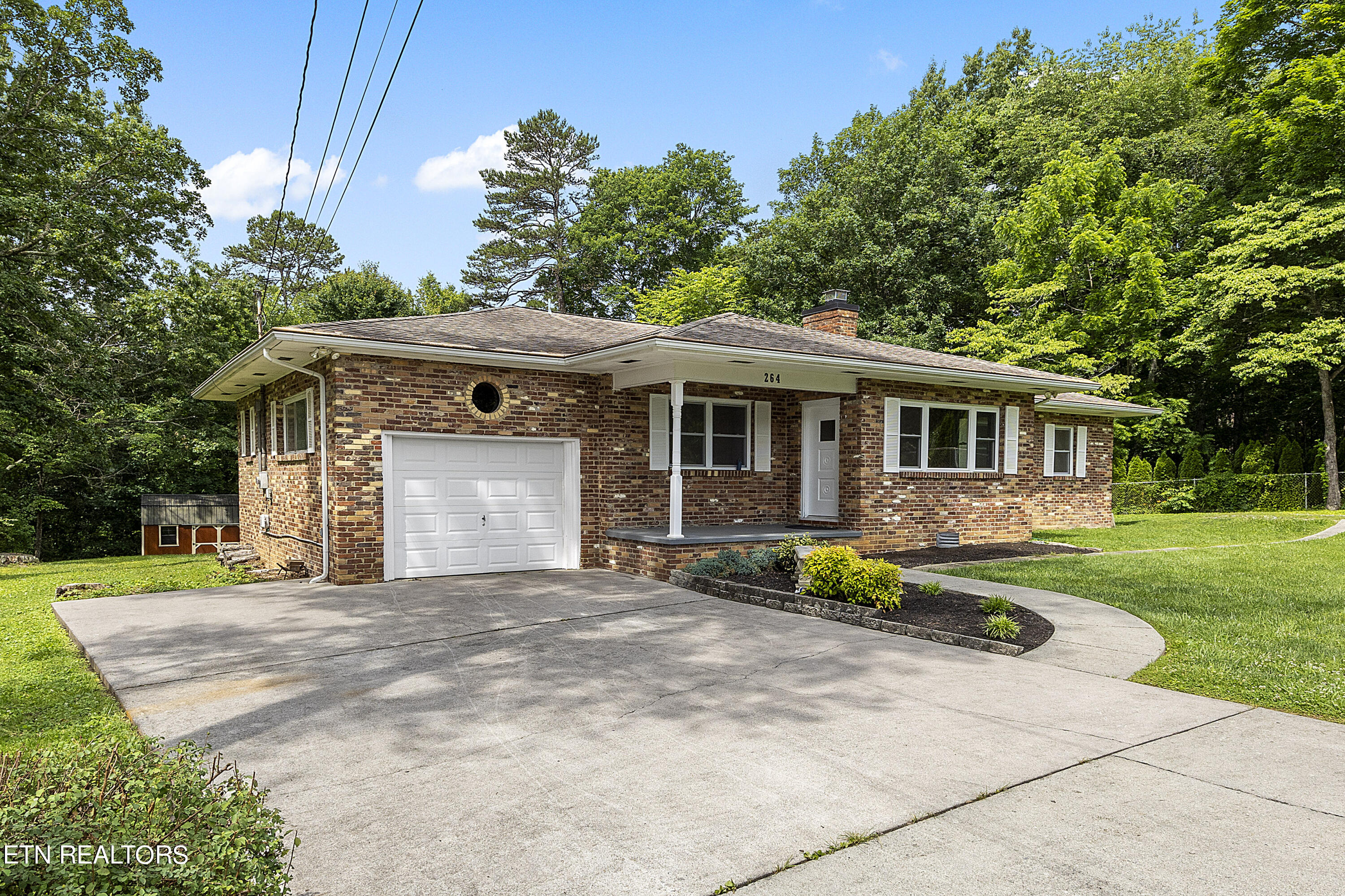 264 Sherwood Road Powell, TN 37849 - Photo 1 of 28 L40A7247